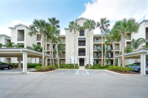 Condo in Bradenton, Florida, 2 bedrooms in LAKEWOOD NATIONAL  № 1718843 - photo 2