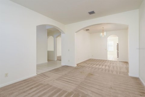 House in Land O' Lakes, Florida 5 bedrooms, 316.43 sq.m. № 1835878 - photo 6