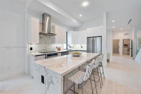 Immobilier commercial à vendre à Miami, Floride № 1997376 - photo 9