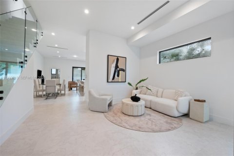 Immobilier commercial à vendre à Miami, Floride № 1997376 - photo 2