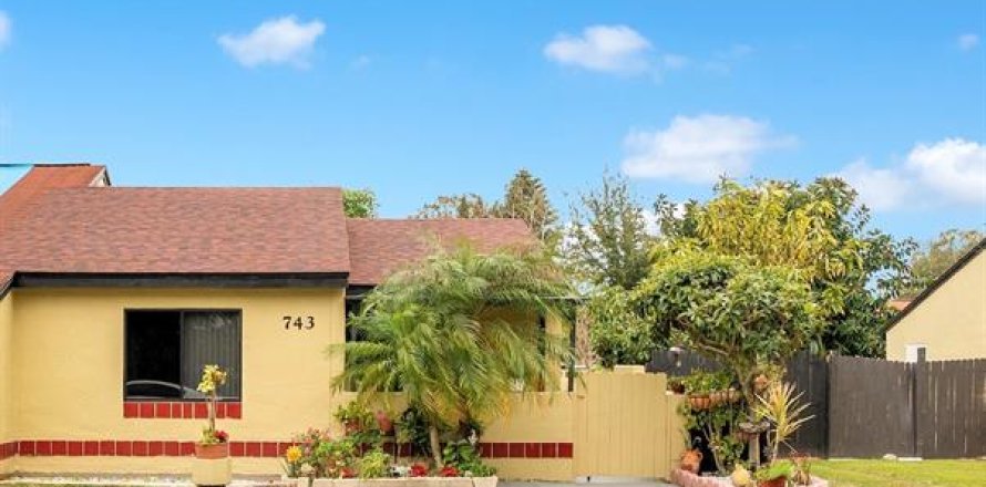 Duplex in Orlando, Florida 2 bedrooms, 70.88 sq.m. № 1539304