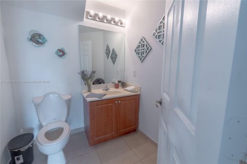 Condo in Doral, Florida, 3 bedrooms № 1959376 - photo 12