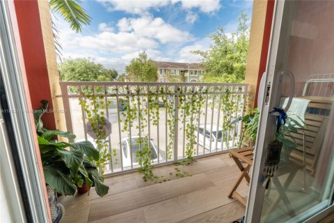 Condo in Doral, Florida, 3 bedrooms № 1959376 - photo 5