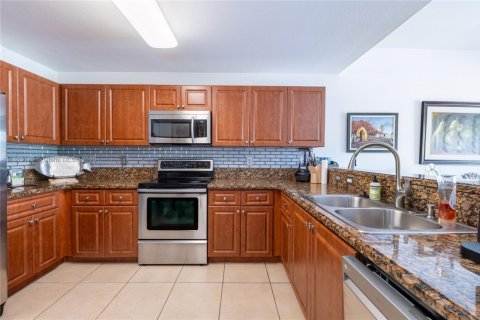 Condo in Doral, Florida, 3 bedrooms № 1959376 - photo 4