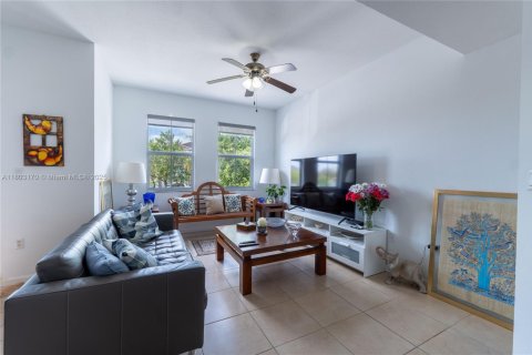 Condo in Doral, Florida, 3 bedrooms № 1959376 - photo 1