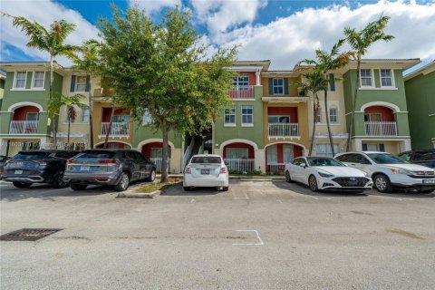 Condo in Doral, Florida, 3 bedrooms № 1959376 - photo 14