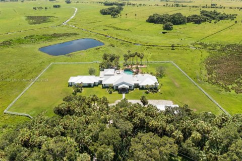 House in Okeechobee, Florida 7 bedrooms № 1694625 - photo 3