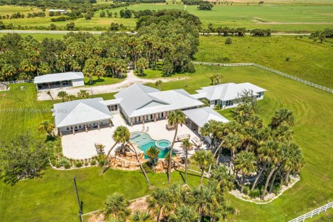 House in Okeechobee, Florida 7 bedrooms № 1694625 - photo 5