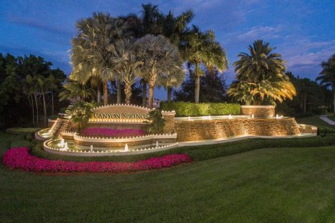 House in Boynton Beach, Florida 5 bedrooms, 325.81 sq.m. № 1092749 - photo 1