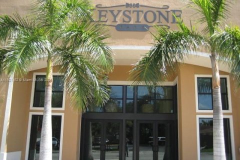 Condominio en alquiler en Miami, Florida, 2 dormitorios, 88.07 m2 № 1975438 - foto 18