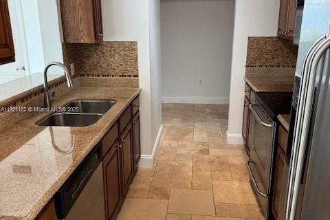 Condominio en alquiler en Miami, Florida, 2 dormitorios, 88.07 m2 № 1975438 - foto 2