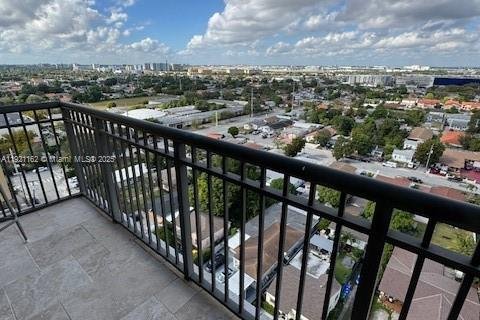 Condominio en alquiler en Miami, Florida, 2 dormitorios, 88.07 m2 № 1975438 - foto 13