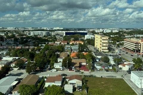 Condominio en alquiler en Miami, Florida, 2 dormitorios, 88.07 m2 № 1975438 - foto 15