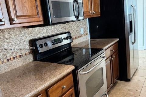 Condominio en alquiler en Miami, Florida, 2 dormitorios, 88.07 m2 № 1975438 - foto 1