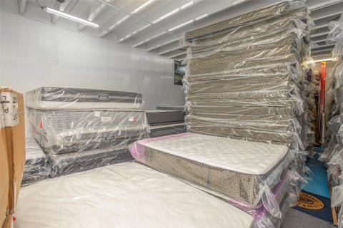 Propiedad comercial en venta en Miami, Florida № 1756122 - foto 7