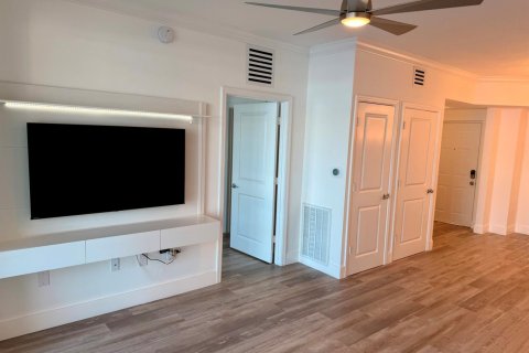 Condo in Stuart, Florida, 2 bedrooms  № 2401231 - photo 3