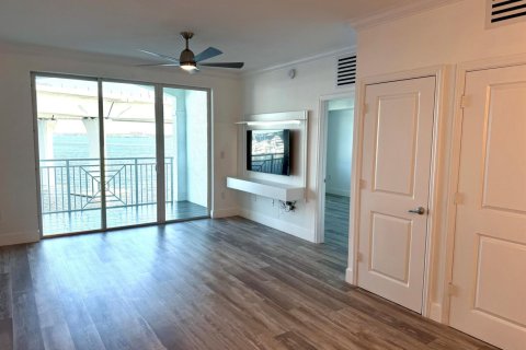 Condo in Stuart, Florida, 2 bedrooms  № 2401231 - photo 2