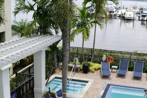 Condo in Stuart, Florida, 2 bedrooms  № 2401231 - photo 28