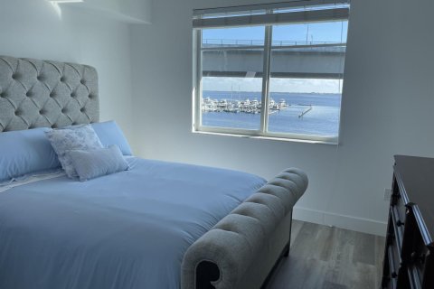 Condo in Stuart, Florida, 2 bedrooms  № 2401231 - photo 19