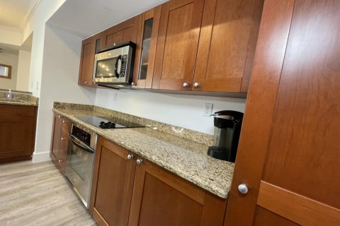 Condo in Stuart, Florida, 2 bedrooms  № 2401231 - photo 8
