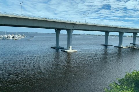 Condo in Stuart, Florida, 2 bedrooms  № 2401231 - photo 24