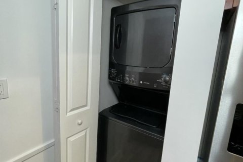Condo in Stuart, Florida, 2 bedrooms  № 2401231 - photo 10