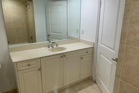 Condo in Stuart, Florida, 2 bedrooms  № 2401231 - photo 23