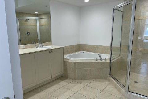 Condo in Stuart, Florida, 2 bedrooms  № 2401231 - photo 15