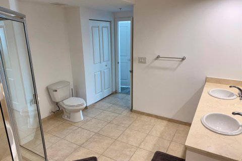 Condo in Stuart, Florida, 2 bedrooms  № 2401231 - photo 16