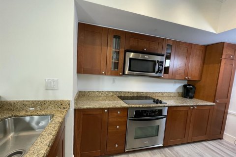 Condo in Stuart, Florida, 2 bedrooms  № 2401231 - photo 7