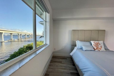 Condo in Stuart, Florida, 2 bedrooms  № 2401231 - photo 11