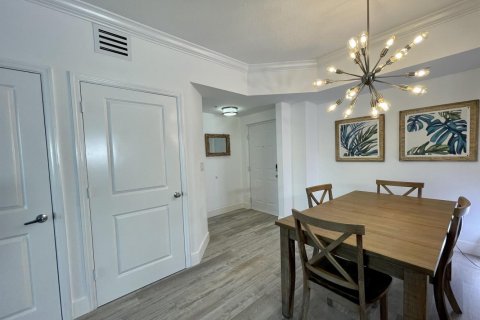 Condo in Stuart, Florida, 2 bedrooms  № 2401231 - photo 5