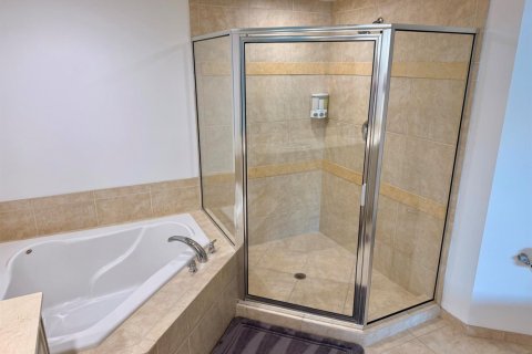 Condo in Stuart, Florida, 2 bedrooms  № 2401231 - photo 17