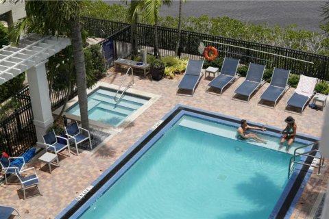 Condo in Stuart, Florida, 2 bedrooms  № 2401231 - photo 27