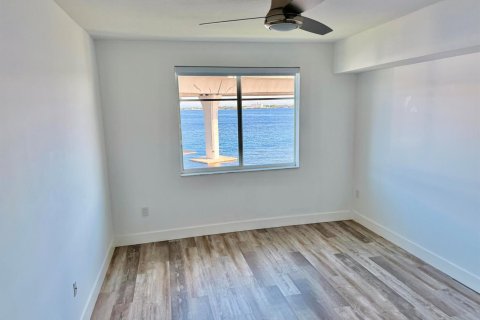 Condo in Stuart, Florida, 2 bedrooms  № 2401231 - photo 20