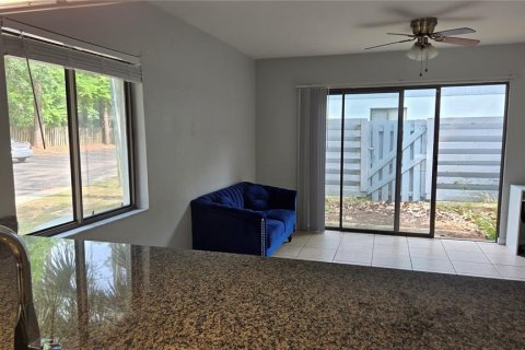 Apartamento en alquiler en Gainesville, Florida, 3 dormitorios, 102.75 m2 № 1913951 - foto 3