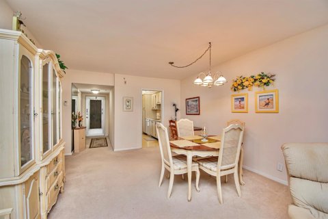 Condo in Highland Beach, Florida, 2 bedrooms  № 2190830 - photo 10