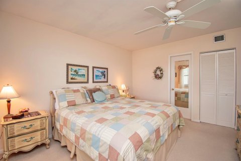 Condo in Highland Beach, Florida, 2 bedrooms  № 2190830 - photo 16