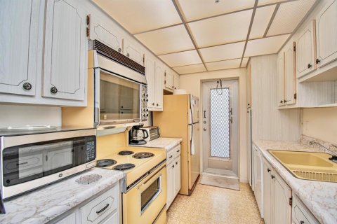Condo in Highland Beach, Florida, 2 bedrooms  № 2190830 - photo 14
