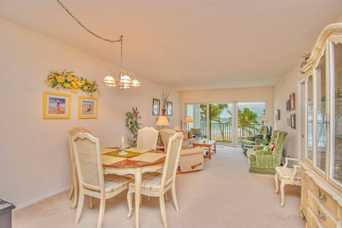 Condo in Highland Beach, Florida, 2 bedrooms  № 2190830 - photo 9