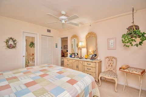 Condo in Highland Beach, Florida, 2 bedrooms  № 2190830 - photo 17
