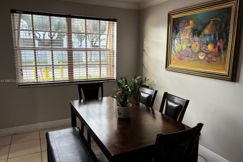 Купить кондоминиум в Пемброк-Пайнс, Флорида 2 спальни, 87.79м2, № 1940899 - фото 12