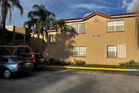 Купить кондоминиум в Пемброк-Пайнс, Флорида 2 спальни, 87.79м2, № 1940899 - фото 20