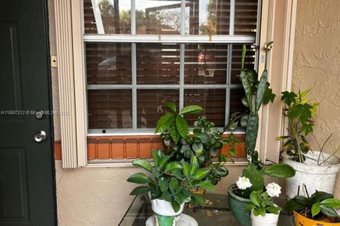 Купить кондоминиум в Пемброк-Пайнс, Флорида 2 спальни, 87.79м2, № 1940899 - фото 22