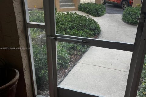 Купить кондоминиум в Пемброк-Пайнс, Флорида 2 спальни, 87.79м2, № 1940899 - фото 23