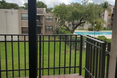 Condominio en alquiler en Miami, Florida, 1 dormitorio, 70.61 m2 № 1836827 - foto 6
