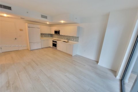 Apartamento en alquiler en Miami, Florida, 1 dormitorio, 50.26 m2 № 1983719 - foto 3