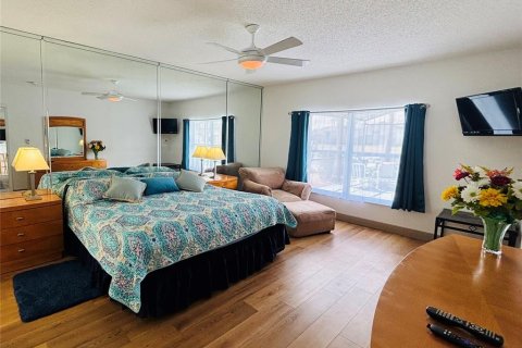 Casa en venta en Kissimmee, Florida, 5 dormitorios, 215.25 m2 № 2106393 - foto 13