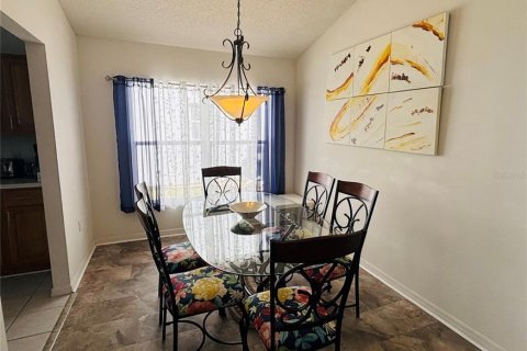 Casa en venta en Kissimmee, Florida, 5 dormitorios, 215.25 m2 № 2106393 - foto 9