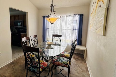 Casa en venta en Kissimmee, Florida, 5 dormitorios, 215.25 m2 № 2106393 - foto 10